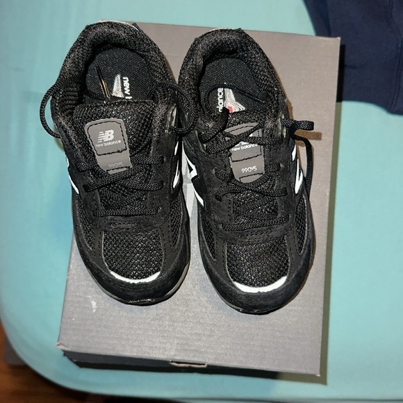 New Balance - Picture 2 of 2